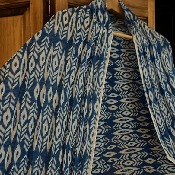 Patterned scarf - Picture 2 of 3